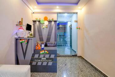 호텔 Townhouse 1250 It Cafe & Residence