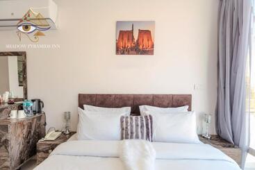 هاستل Shadow Pyramids Suites And Jacuzzi