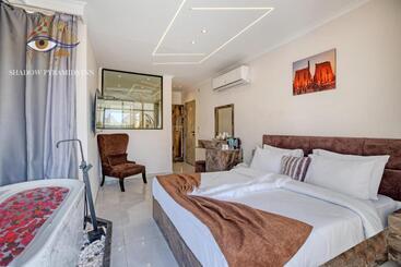 هاستل Shadow Pyramids Suites And Jacuzzi