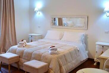 تختخواب و صبحانه La Magnolia 140