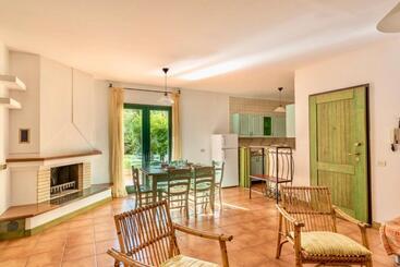 Isa Residence With Swimming Pool In Santa Teresa Di Gallura, Apartments With Air Conditioning And Pr