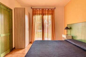 Isa Residence With Swimming Pool In Santa Teresa Di Gallura, Apartments With Air Conditioning And Pr