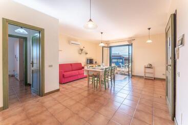 Isa Residence With Swimming Pool In Santa Teresa Di Gallura, Apartments With Air Conditioning And Pr