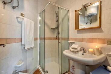 Isa Residence With Swimming Pool In Santa Teresa Di Gallura, Apartments With Air Conditioning And Pr