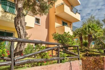 Isa Residence With Swimming Pool In Santa Teresa Di Gallura, Apartments With Air Conditioning And Pr
