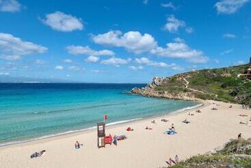 Isa Residence With Swimming Pool In Santa Teresa Di Gallura, Apartments With Air Conditioning And Pr