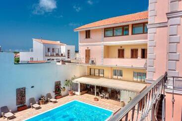 Isa Residence With Swimming Pool In Santa Teresa Di Gallura