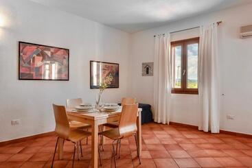 Isa Residence With Swimming Pool In Santa Teresa Di Gallura