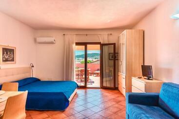 Isa Residence With Swimming Pool In Santa Teresa Di Gallura