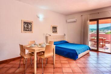 Isa Residence With Swimming Pool In Santa Teresa Di Gallura