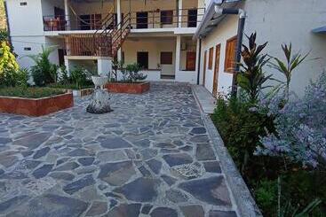 پانسیون Hostal Las 3 J