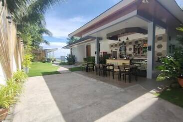 تختخواب و صبحانه Sea Horizon Resort