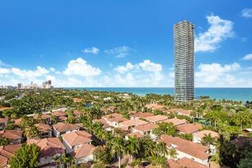 Family Beach Home W Ocean & Bay Views   Upgraded Corner Unit