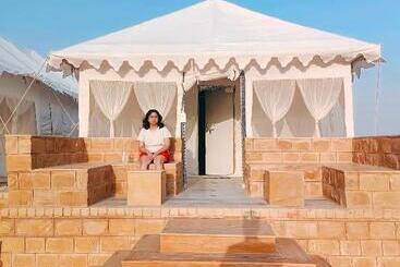هتل The Oberoi Luxurious Camp