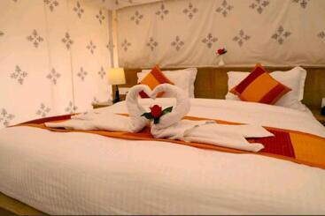هتل The Oberoi Luxurious Camp