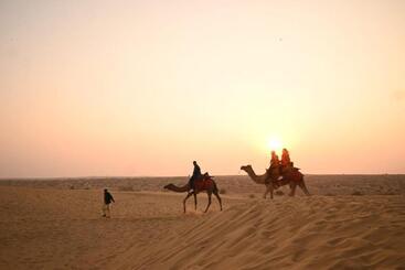 هتل The Oberoi Luxurious Camp