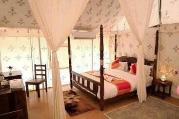 هتل The Oberoi Luxurious Camp