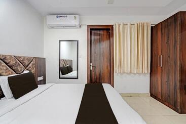 Fabhotel Vishal Palace