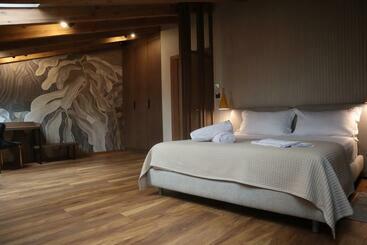 Hani I Gjelit Hotel, Korce
