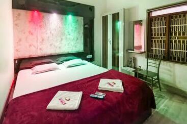 هتل Bobby Premium Residency 350m From Jagannath Temple