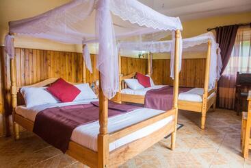 Bunyonyi Safaris Resort