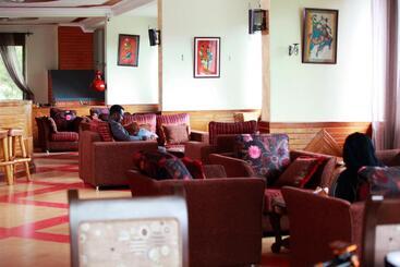 Bunyonyi Safaris Resort