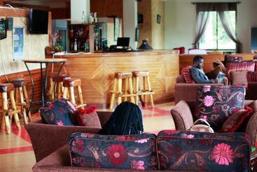 Bunyonyi Safaris Resort