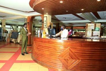 Bunyonyi Safaris Resort