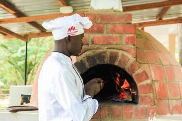 Bunyonyi Safaris Resort