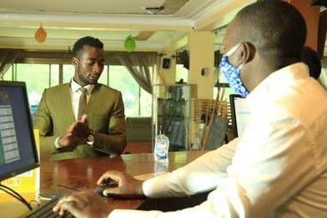 Bunyonyi Safaris Resort