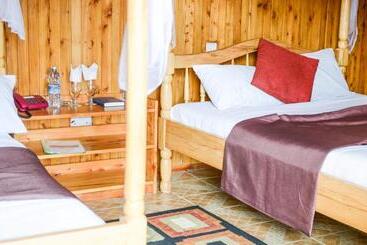 Bunyonyi Safaris Resort