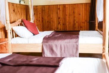 Bunyonyi Safaris Resort