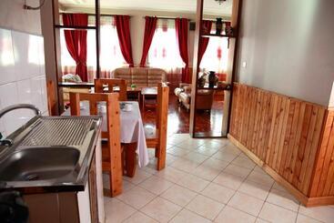Bunyonyi Safaris Resort