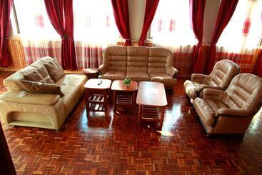 Bunyonyi Safaris Resort