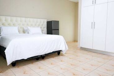 پانسیون L. A. P Guesthouse