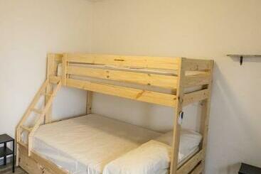 هاستل L Hostalet Guesthouse