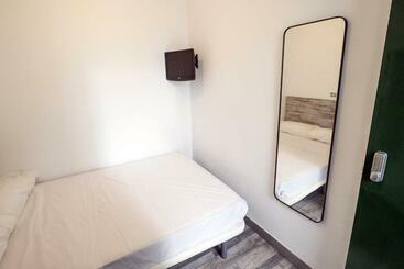 هاستل L Hostalet Guesthouse