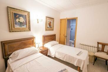 هاستل L Hostalet Guesthouse