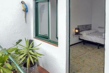 هاستل L Hostalet Guesthouse