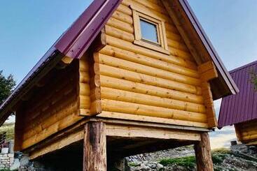 تختخواب و صبحانه Kapetanovo Jezero Bungalov