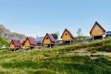 تختخواب و صبحانه Kapetanovo Jezero Bungalov