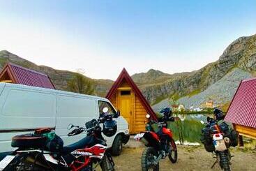 تختخواب و صبحانه Kapetanovo Jezero Bungalov