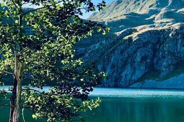 تختخواب و صبحانه Kapetanovo Jezero Bungalov