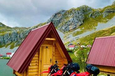 تختخواب و صبحانه Kapetanovo Jezero Bungalov
