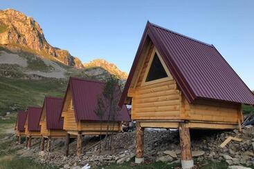 تختخواب و صبحانه Kapetanovo Jezero Bungalov