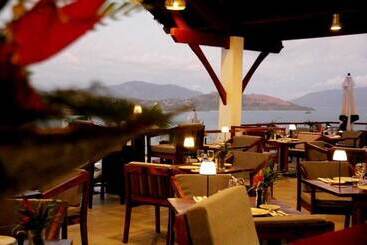 هتل Andriana Resort & Spa