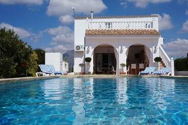 تختخواب و صبحانه Bb Casa Alegria