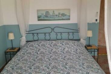 تختخواب و صبحانه Bb Casa Alegria