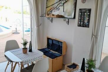 تختخواب و صبحانه Bb Casa Alegria