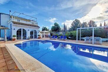 تختخواب و صبحانه Bb Casa Alegria